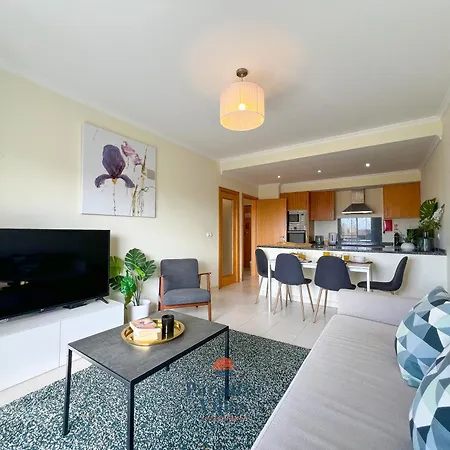 Two Bedroom With Sea Views In Daire *