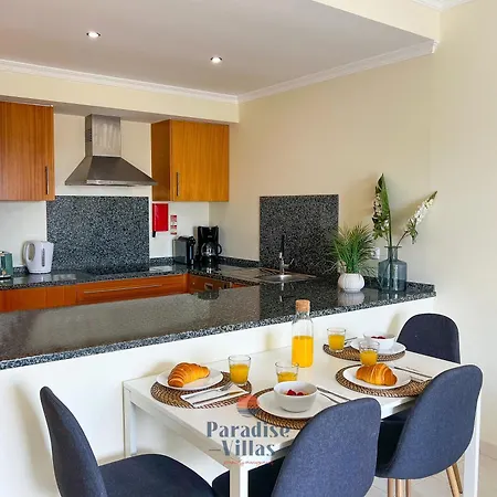 Two Bedroom With Sea Views In Apartman