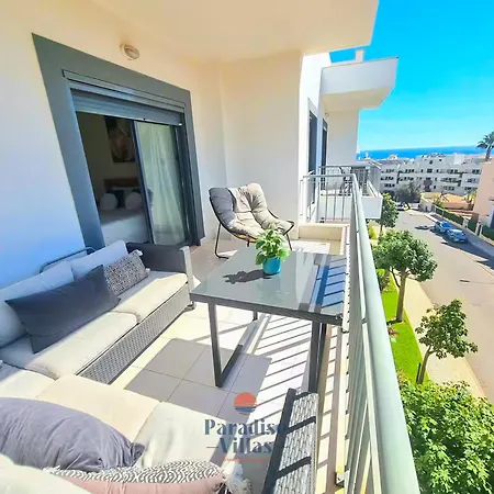 Two Bedroom With Sea Views In Apartman
