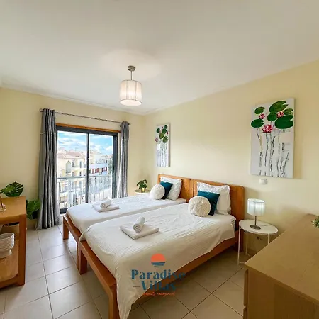 Two Bedroom With Sea Views In Apartman