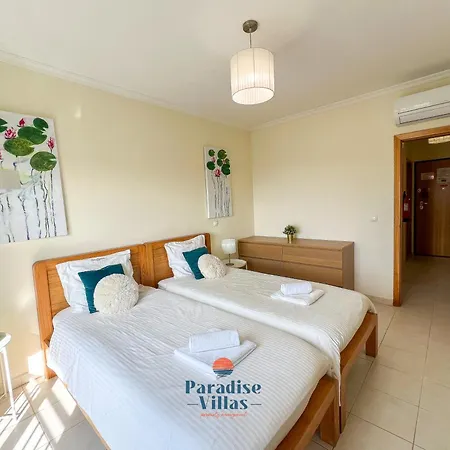 Two Bedroom With Sea Views In Apartman
