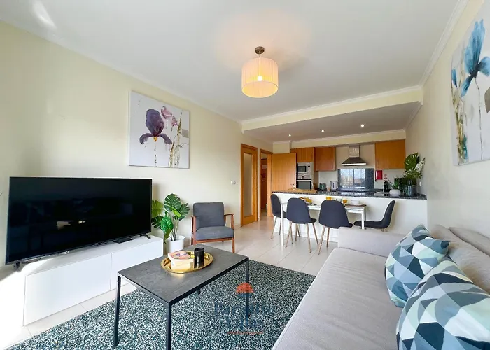 Two Bedroom With Sea Views In Daire *