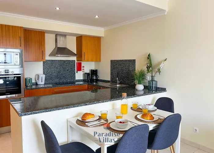 Two Bedroom With Sea Views In Appartement